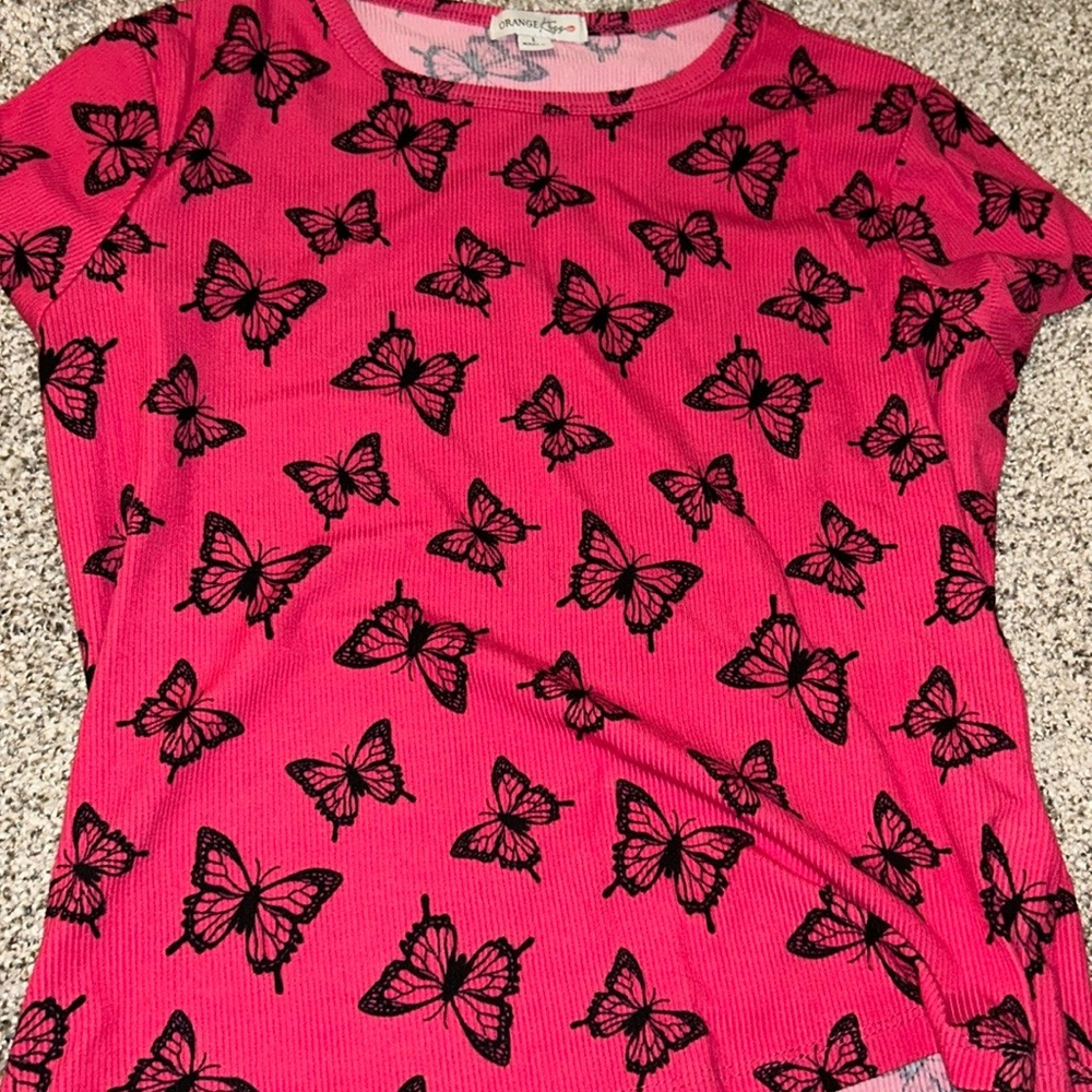Orange kiss side, large T-shirt, pink with butterflies